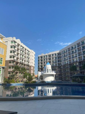 Modern quiet 1-bedroom condo in a central resort